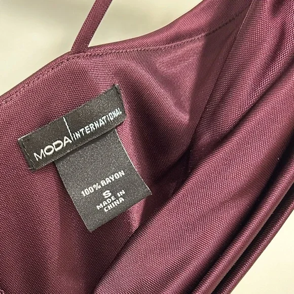 Fabulous Stretchy Cocktail Dress with Sexy Neckline - Picture 4 of 11